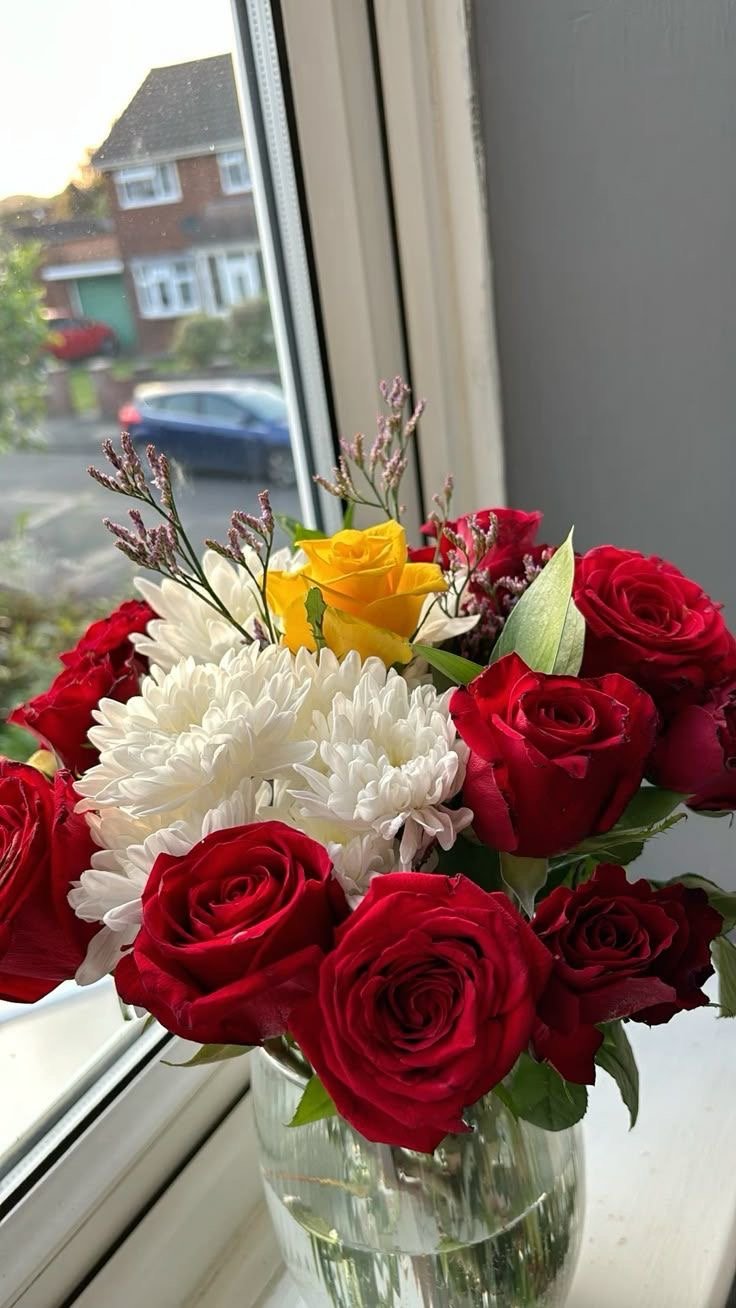 Elegant Harmony Mixed Rose Bouquet